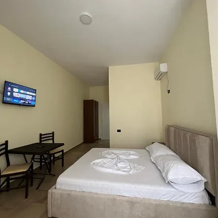 Couette-café Antik Golem (Tirana)