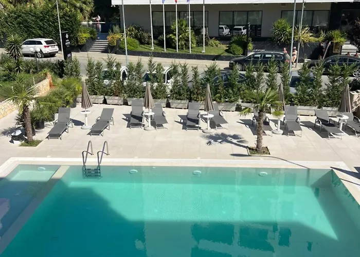 Antik 3* Golem (Tirana)