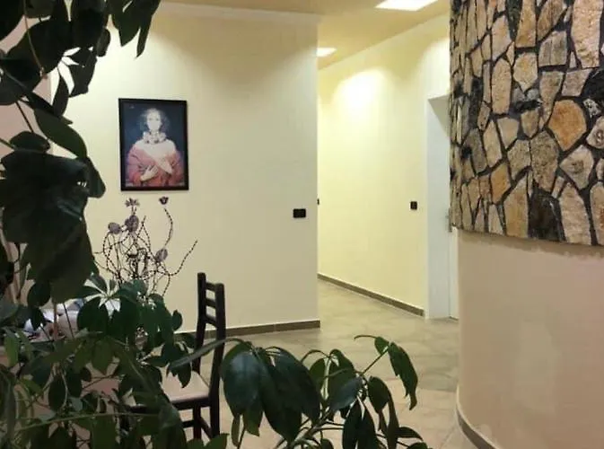 Oda ve Kahvaltı Antik Golem (Tirana)