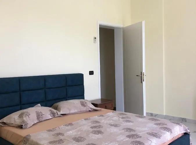 Antik Oda ve Kahvaltı Golem (Tirana)